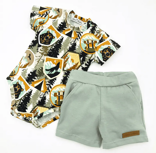 Jongens body en short set met bos print.
