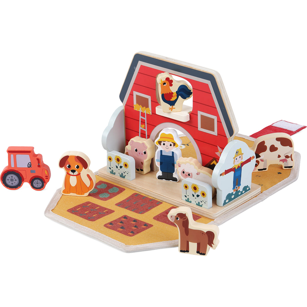 Houten boerderij speelset met koe, varken, schaap, hond en boerfiguur op stoffen speelmat.