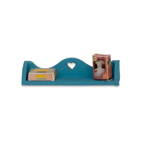 Houten wandplank gekleurd in blauw
