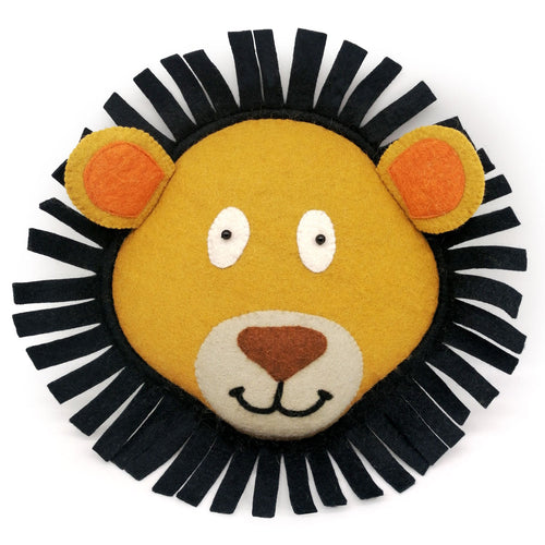Ronde vilten leeuw wanddecoratie voor kinderkamer met afmeting ca. 43 × 43 cm, decoratief dierenontwerp om op te hangen.