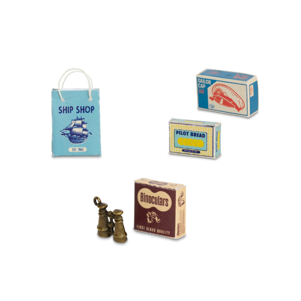 Mini accessoires zoals verrekijker, doosjes en Ship Shop tasje uit Muizenhuis To Go Zeeman Kajuit