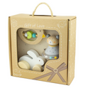 Houten baby cadeauset in geschenkverpakking met rammelaar en speelgoed