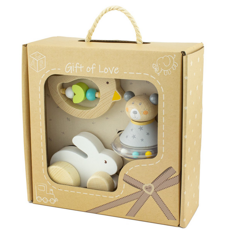 Houten baby cadeauset in geschenkverpakking met rammelaar en speelgoed