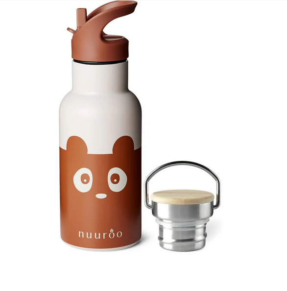 Kinder drinkfles met berenillustratie en extra schroefdop naast de fles