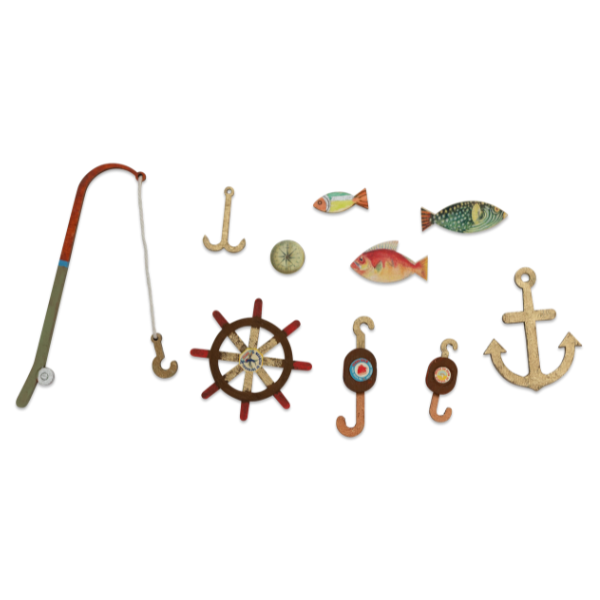 Gekleurde nautische accessoires inclusief stuurwiel, vissen en anker voor houten poppenhuis kajuit