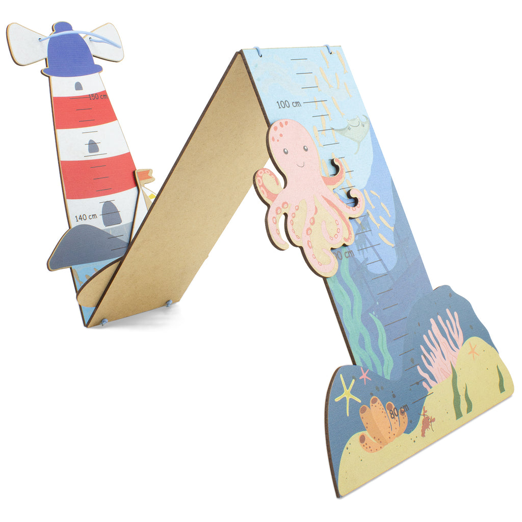 Houten groeimeter voor kinderen met zee-thema, zijaanzicht van de meetlat met oceaandieren en meetmarkeringen.